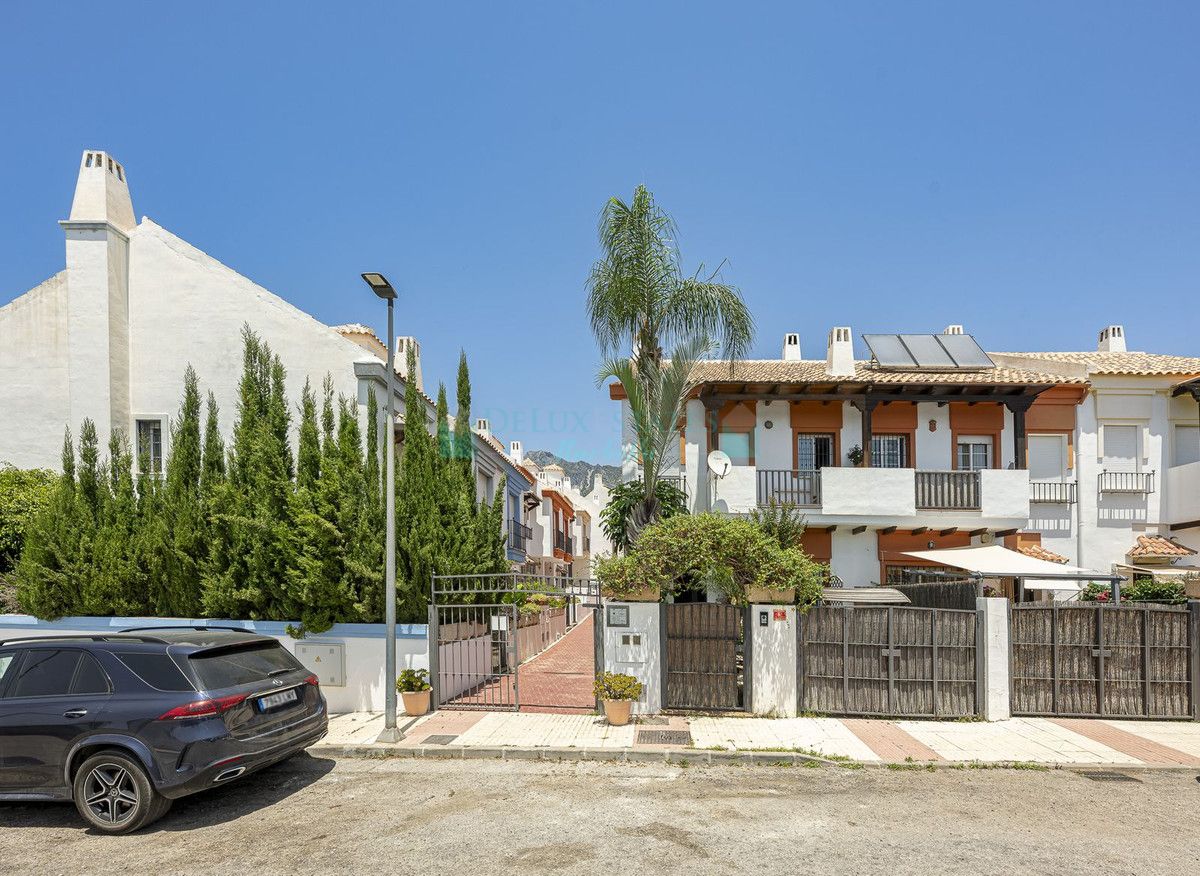 Villa Pareada en venta en Marbella