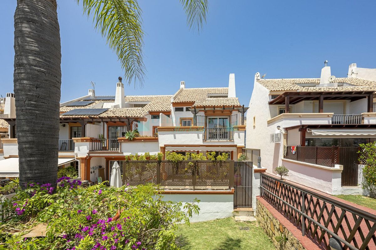 Villa Pareada en venta en Marbella