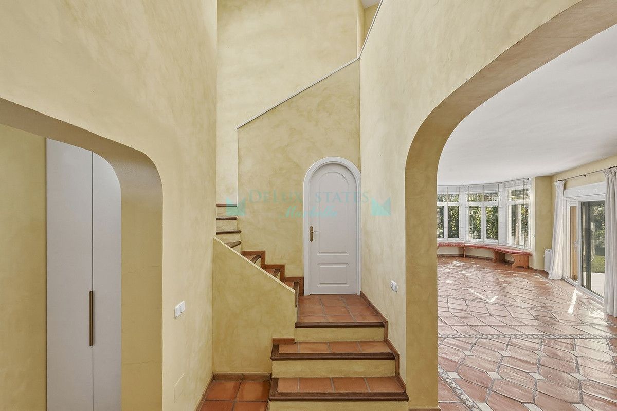 Villa for sale in La Reserva de Marbella, Marbella East