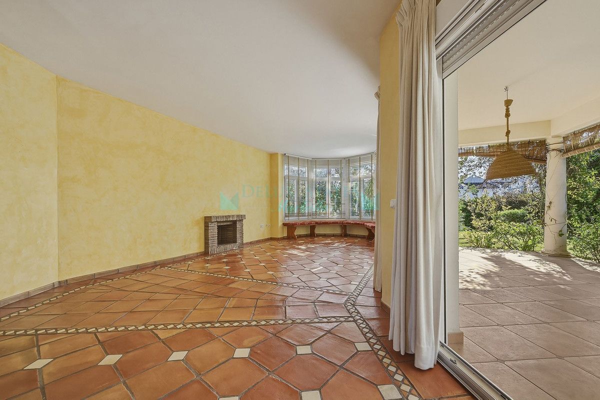 Villa for sale in La Reserva de Marbella, Marbella East