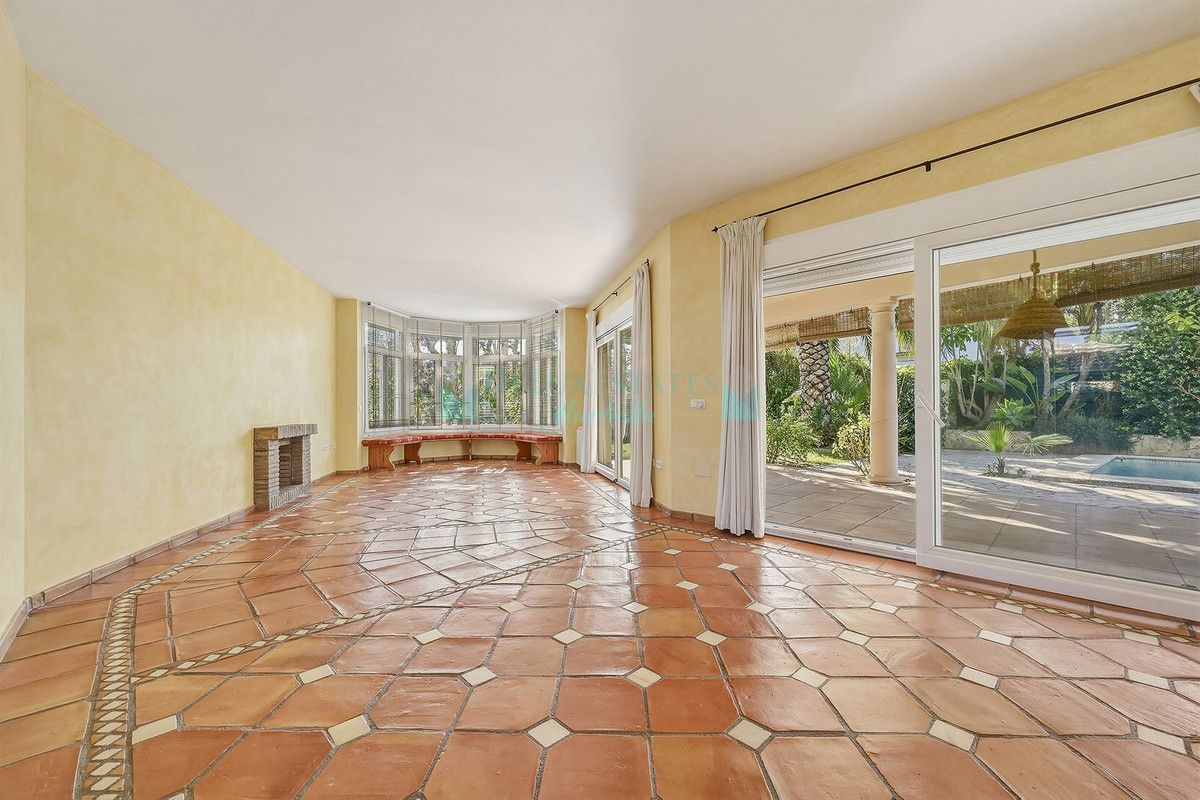 Villa for sale in La Reserva de Marbella, Marbella East