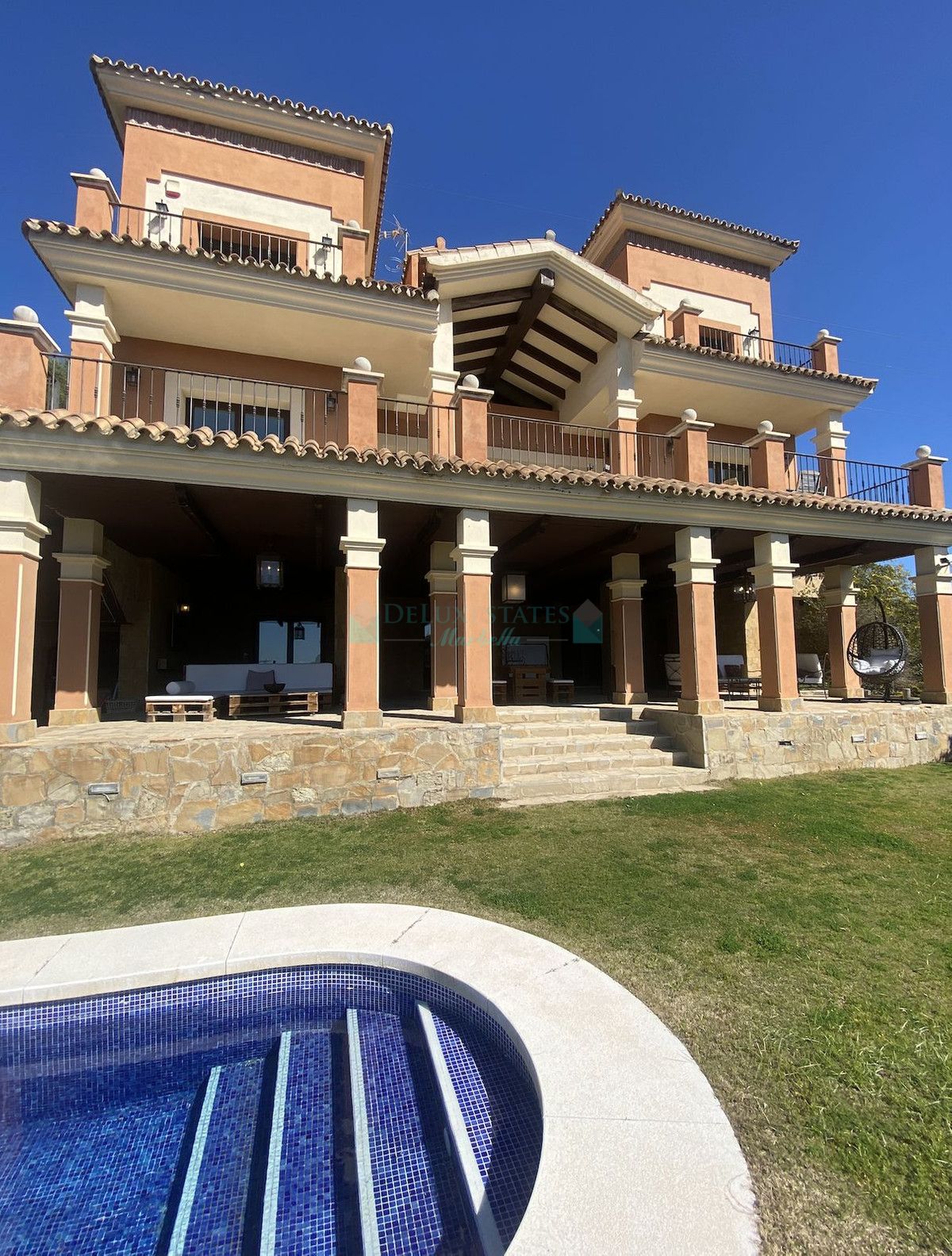 Villa en alquiler en El Rosario, Marbella Este