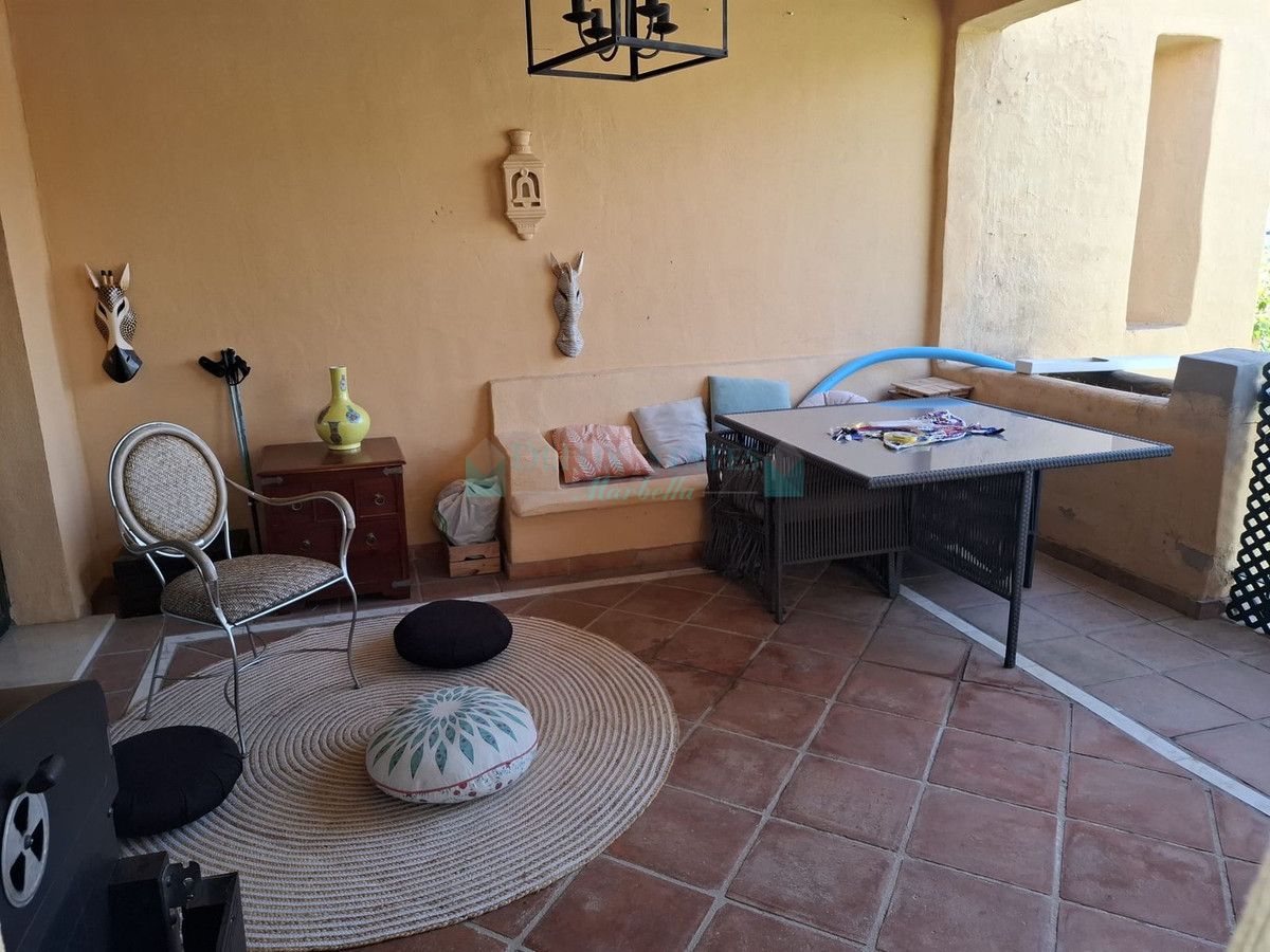 Apartamento en venta en El Paraiso, Estepona