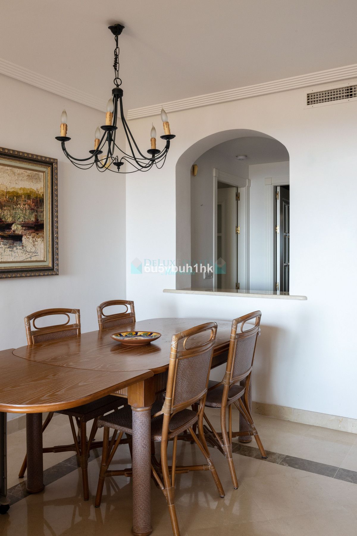 Apartamento en venta en Los Arqueros, Benahavis