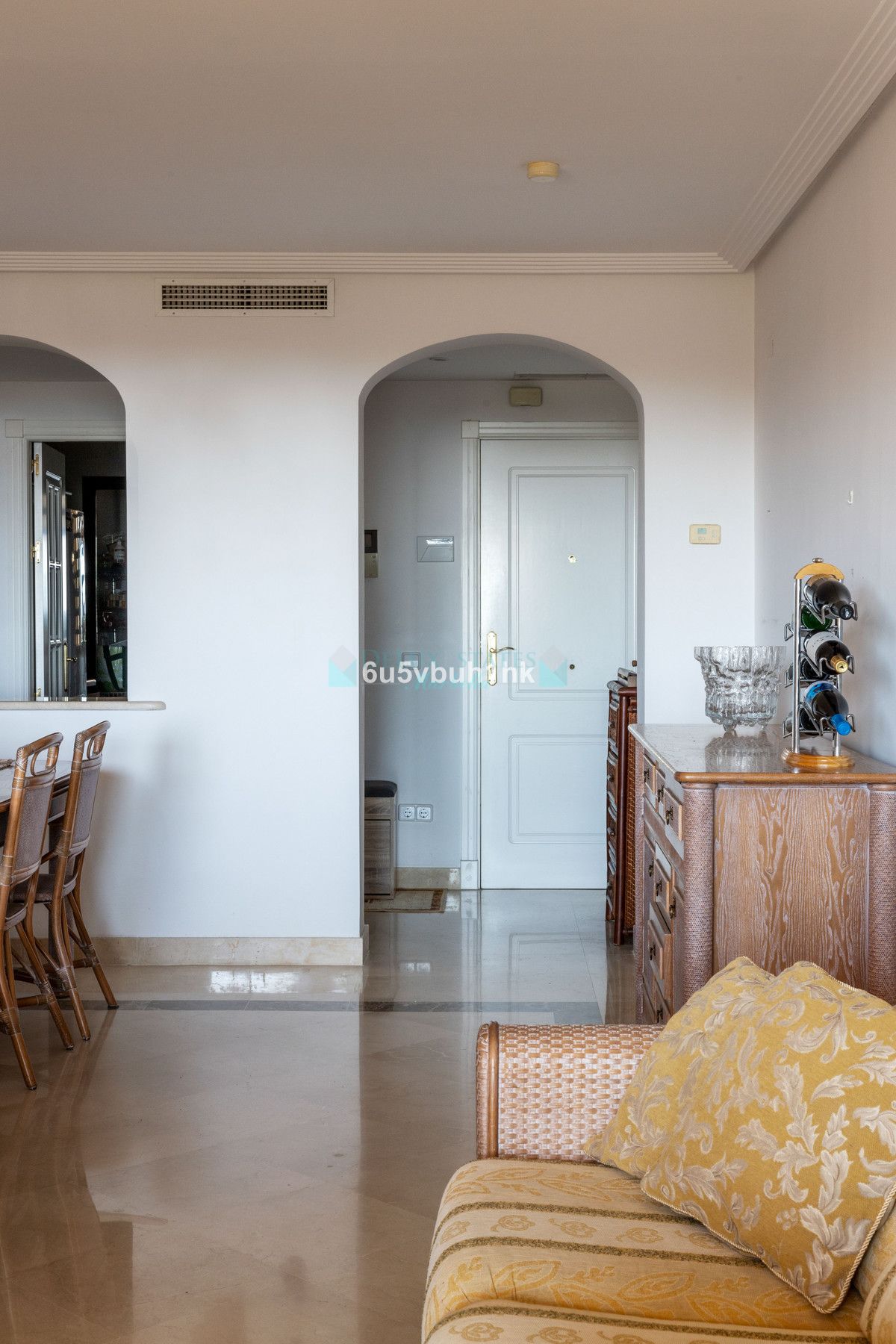 Apartamento en venta en Los Arqueros, Benahavis