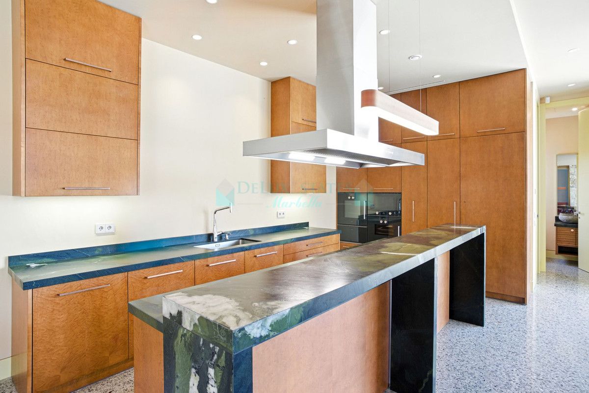 Villa en venta en Elviria, Marbella Este