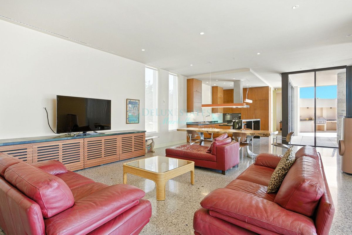 Villa en venta en Elviria, Marbella Este