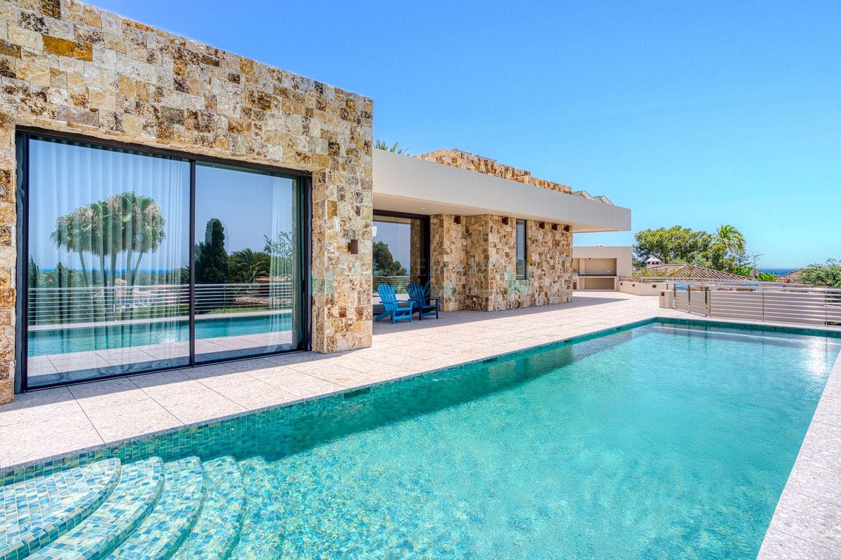 Villa en venta en Elviria, Marbella Este