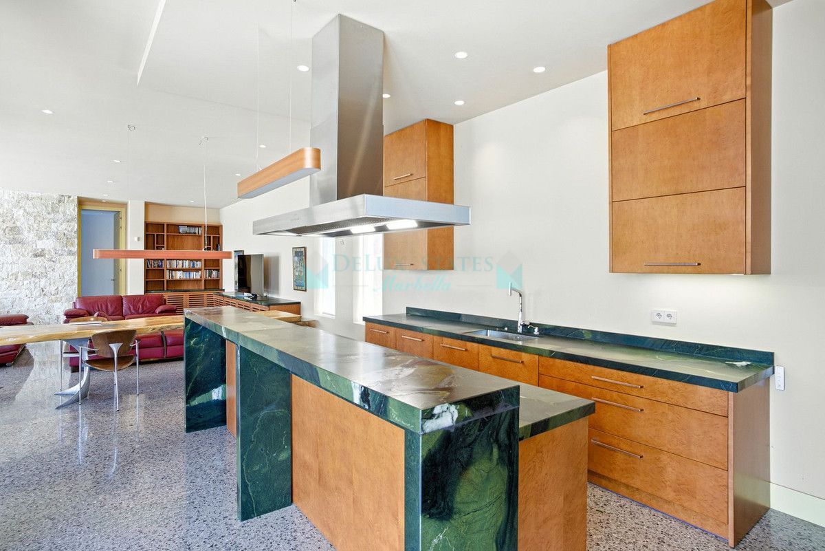 Villa en venta en Elviria, Marbella Este