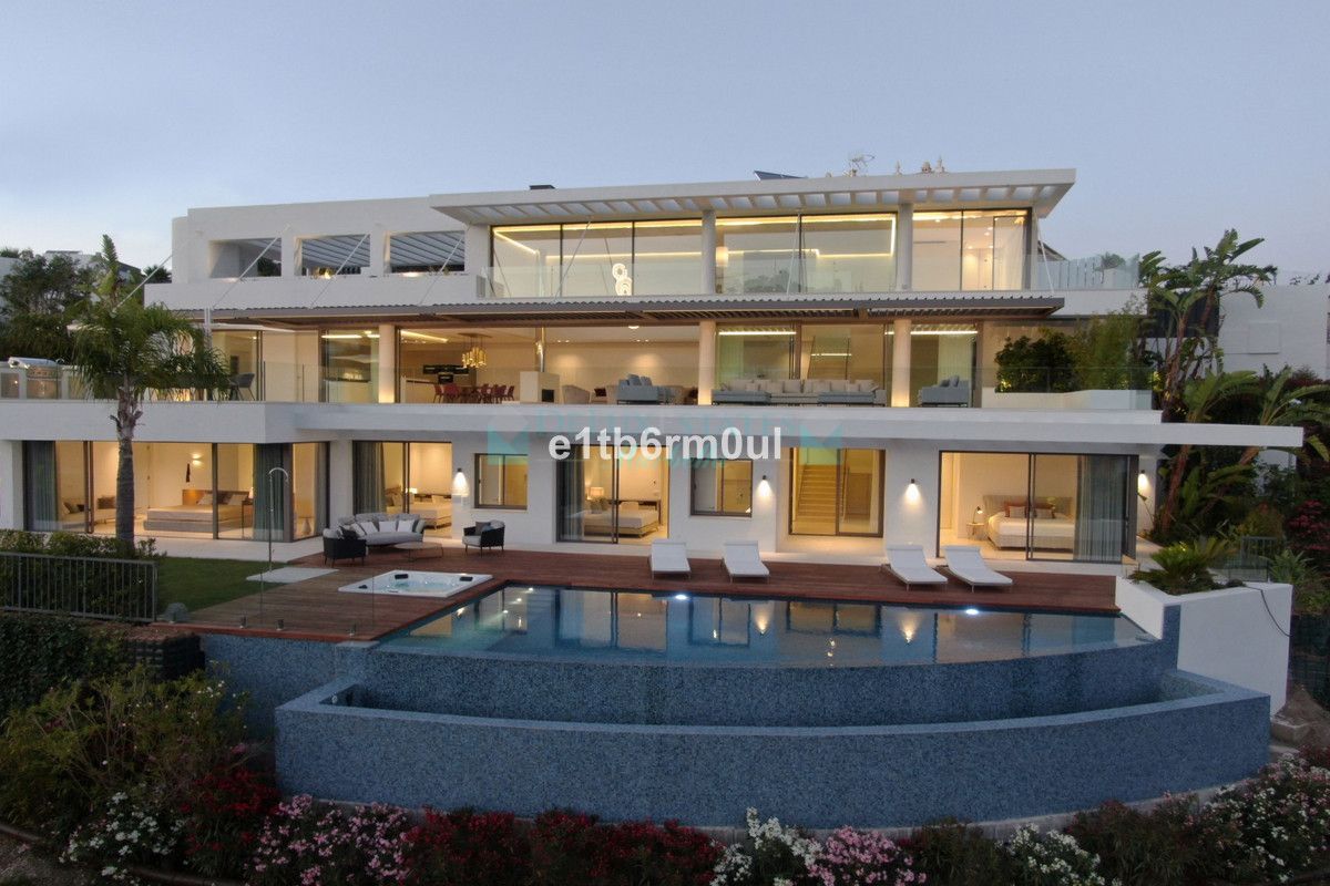 Villa for sale in La Quinta, Benahavis