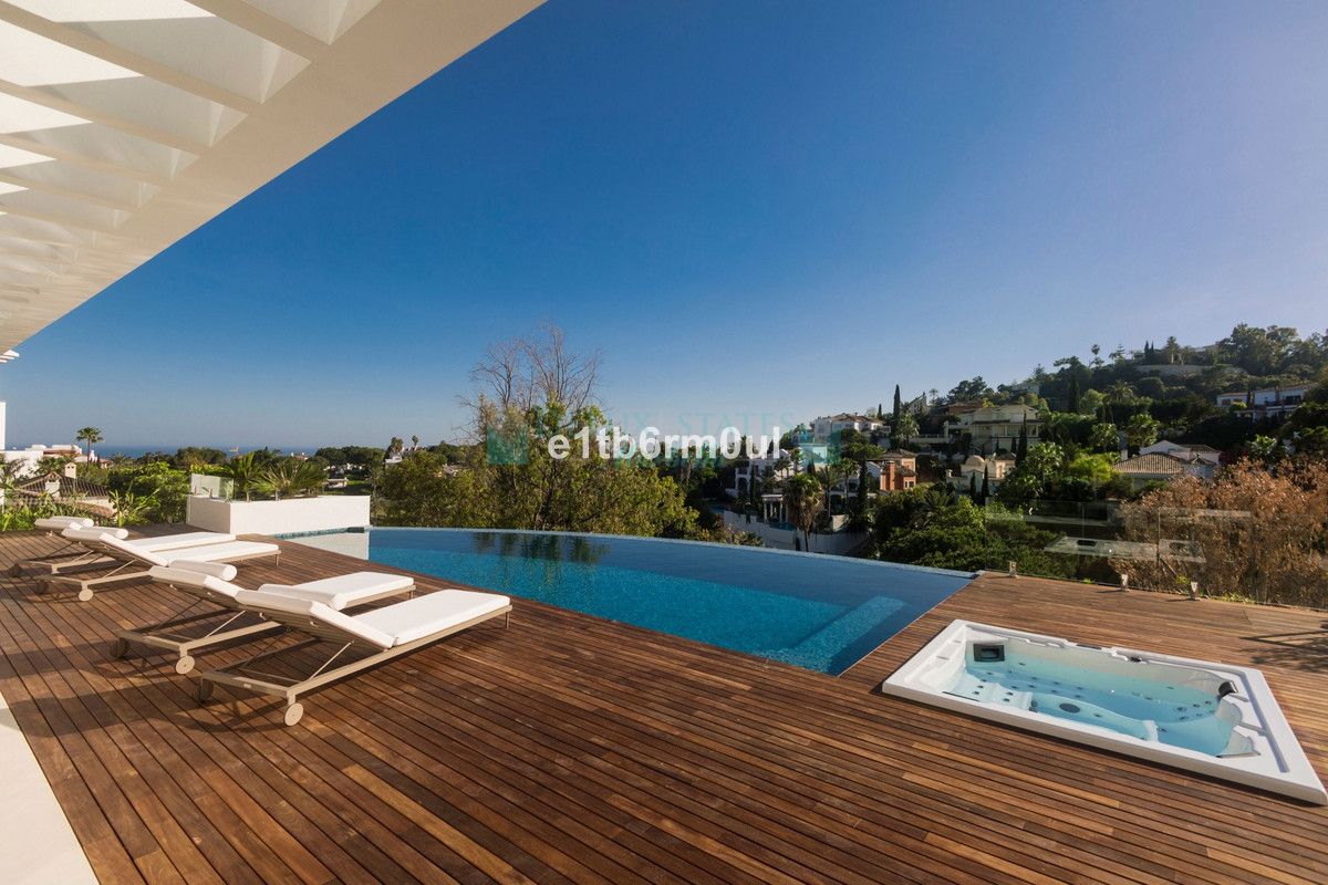 Villa for sale in La Quinta, Benahavis