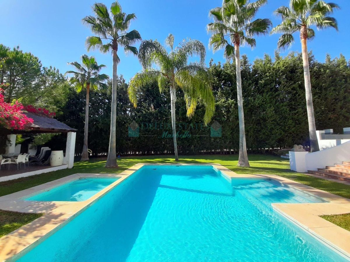 Villa for rent in Estepona