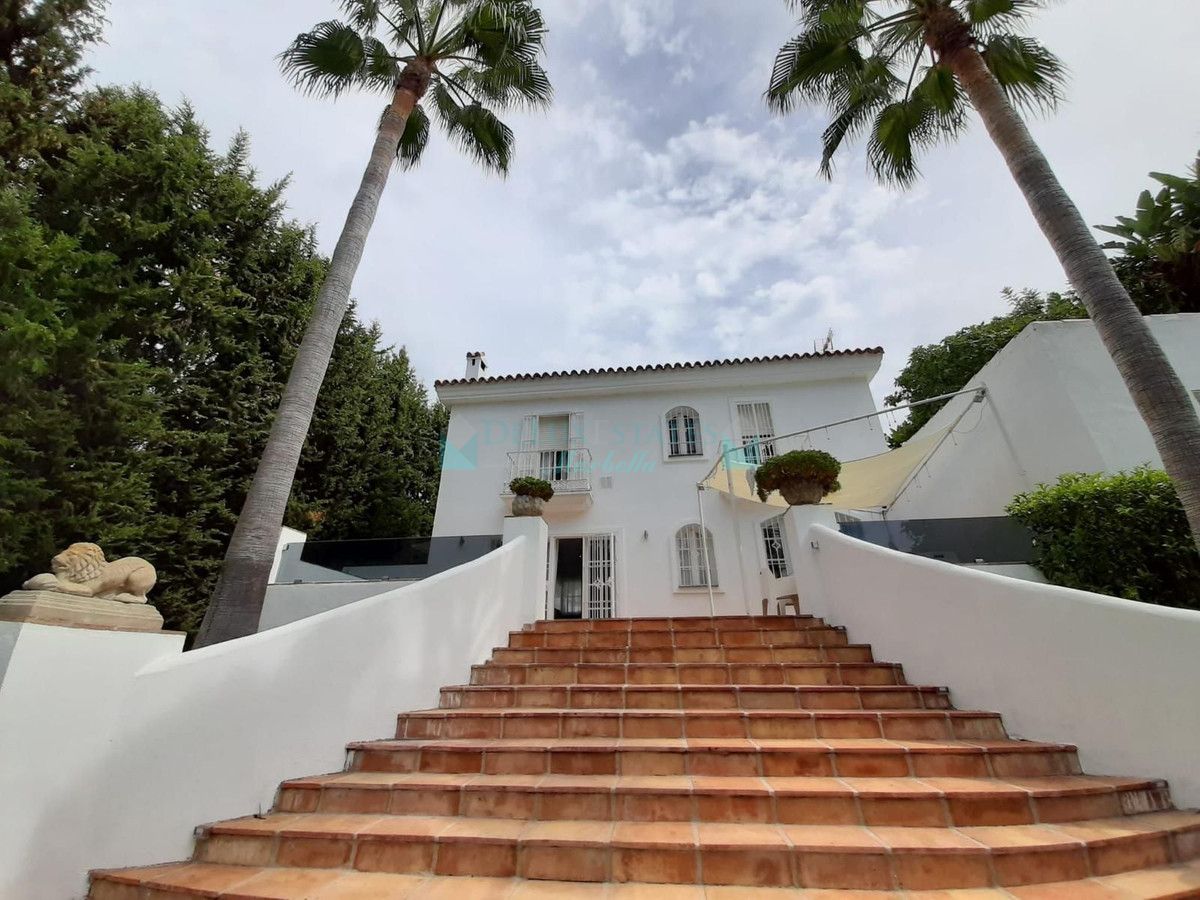 Villa en alquiler en Estepona