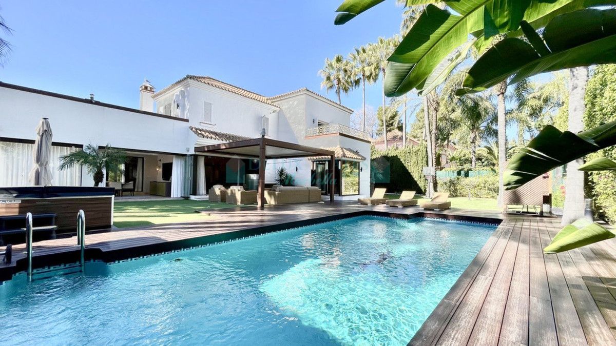 Villa for sale in Marbella - Puerto Banus