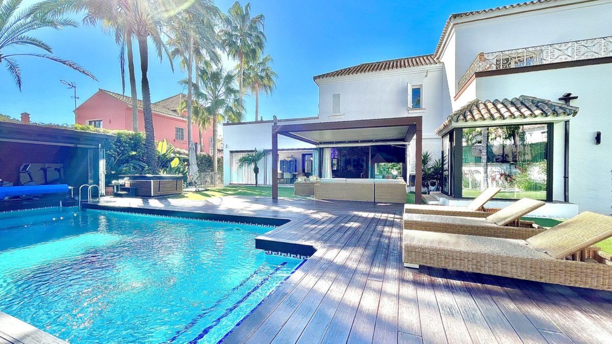 Villa for sale in Marbella - Puerto Banus