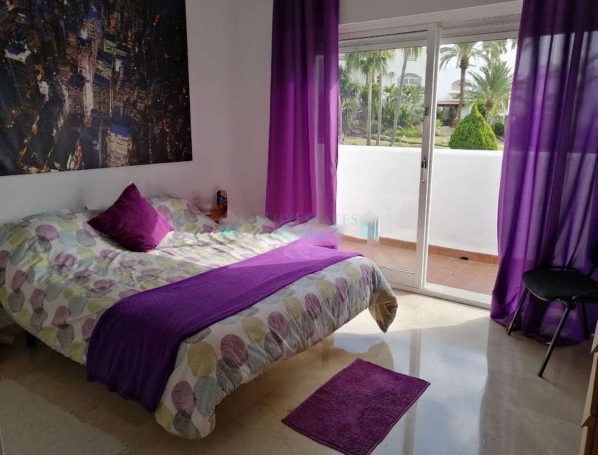 Town House for sale in Estepona