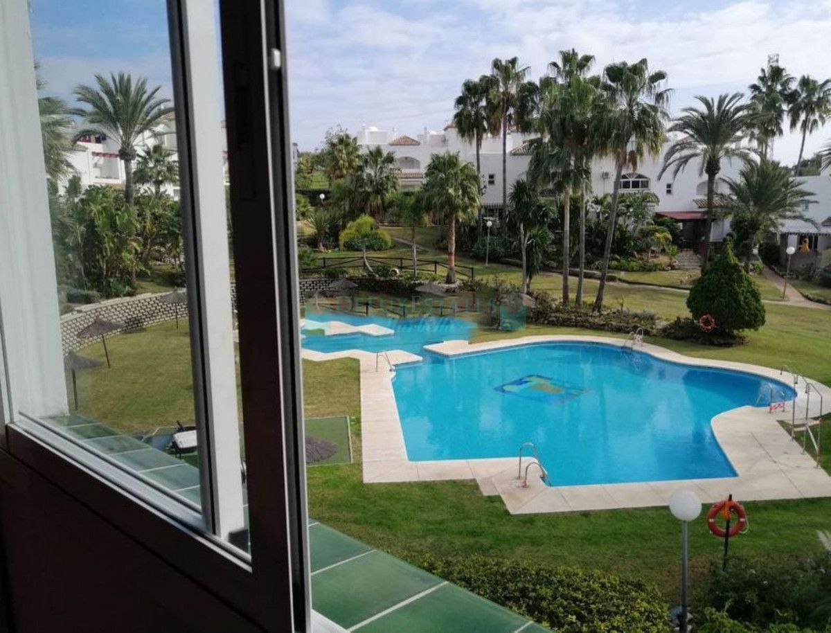 Town House for sale in Estepona