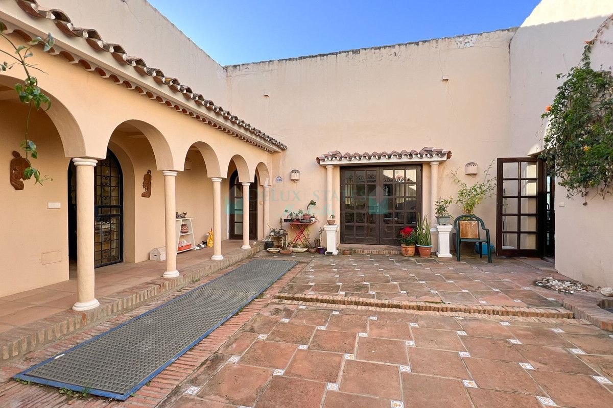 Villa en venta en Estepona