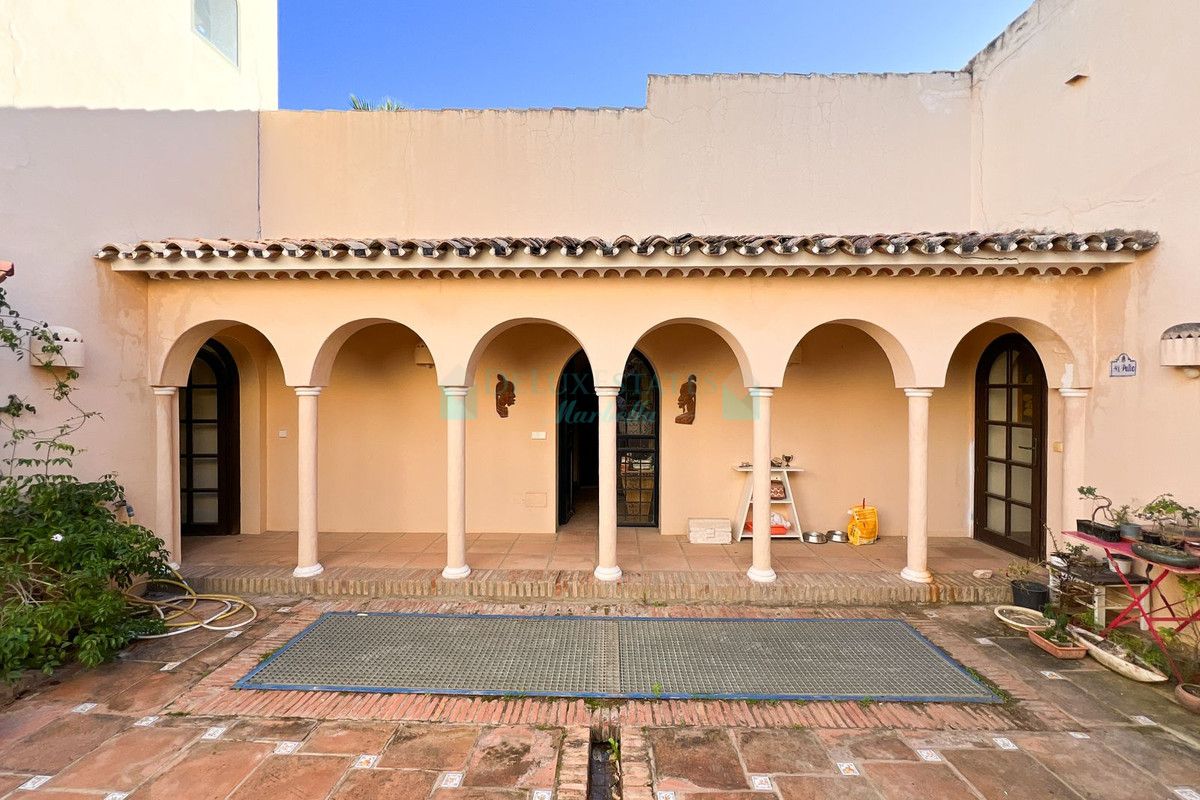 Villa en venta en Estepona