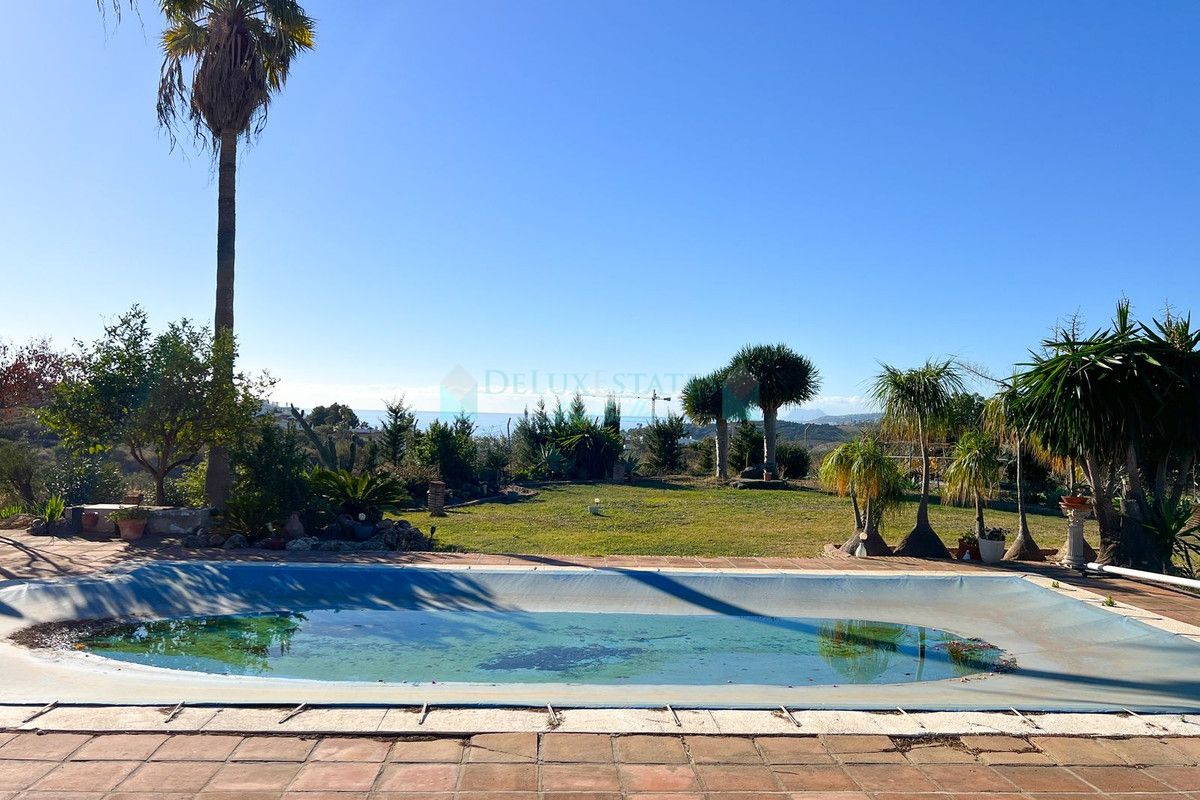 Villa for sale in Estepona