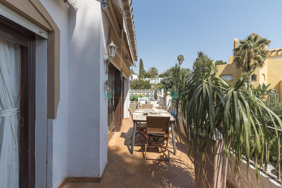 Villa en venta en El Rosario, Marbella Este