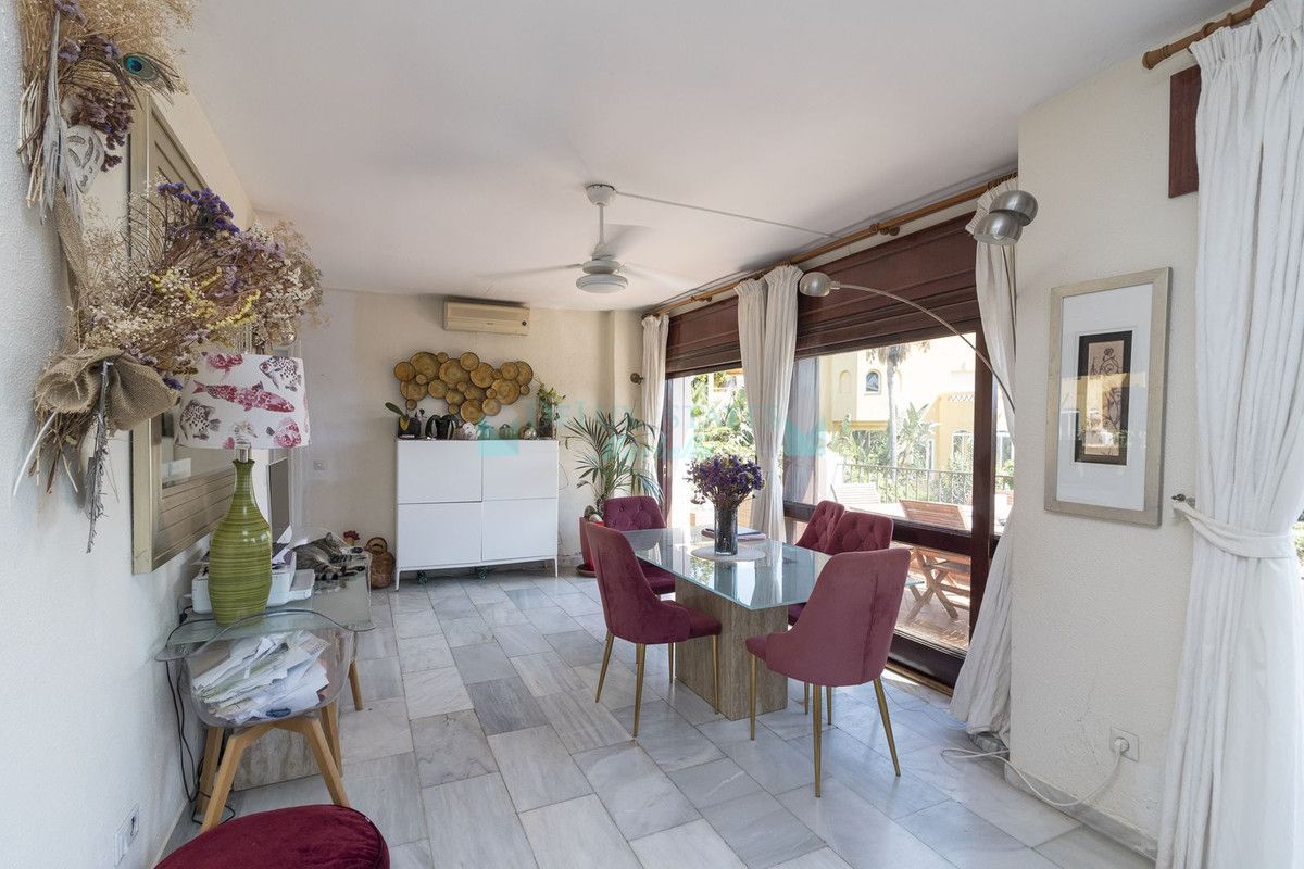 Villa en venta en El Rosario, Marbella Este