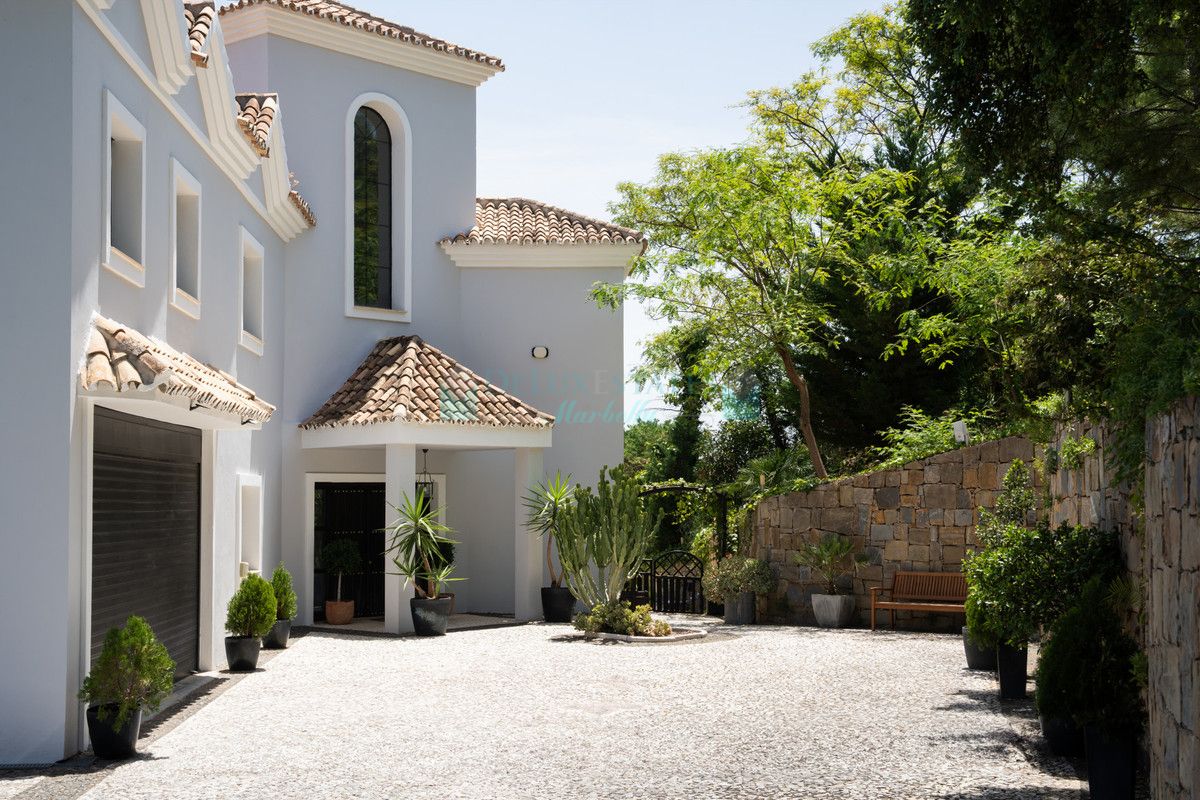 Villa for sale in Benahavis