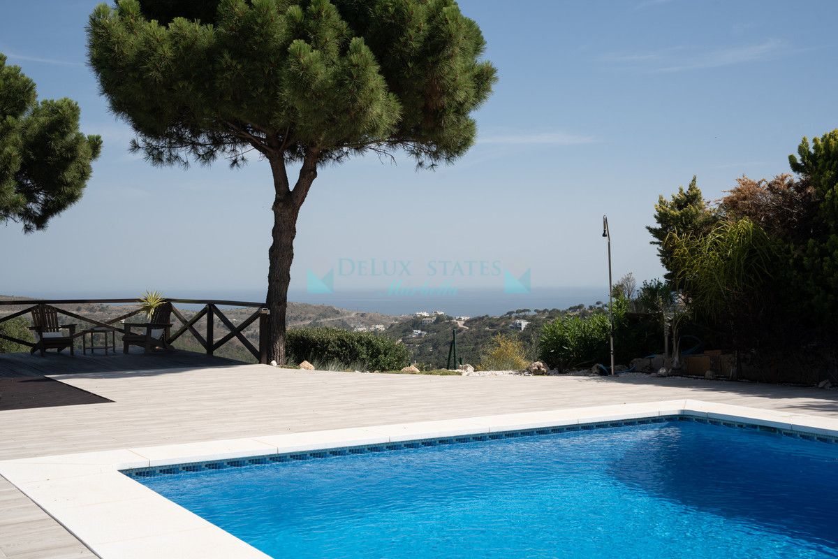 Villa for sale in Benahavis