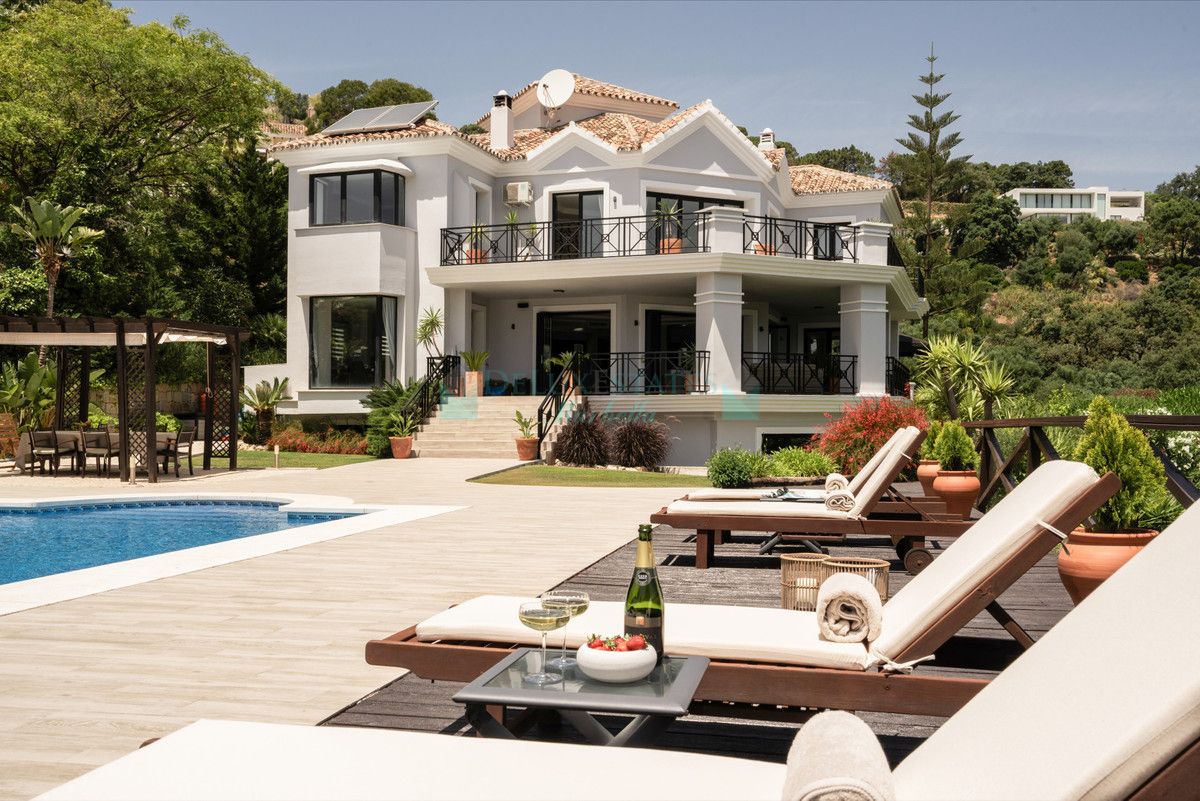 Villa for sale in Benahavis