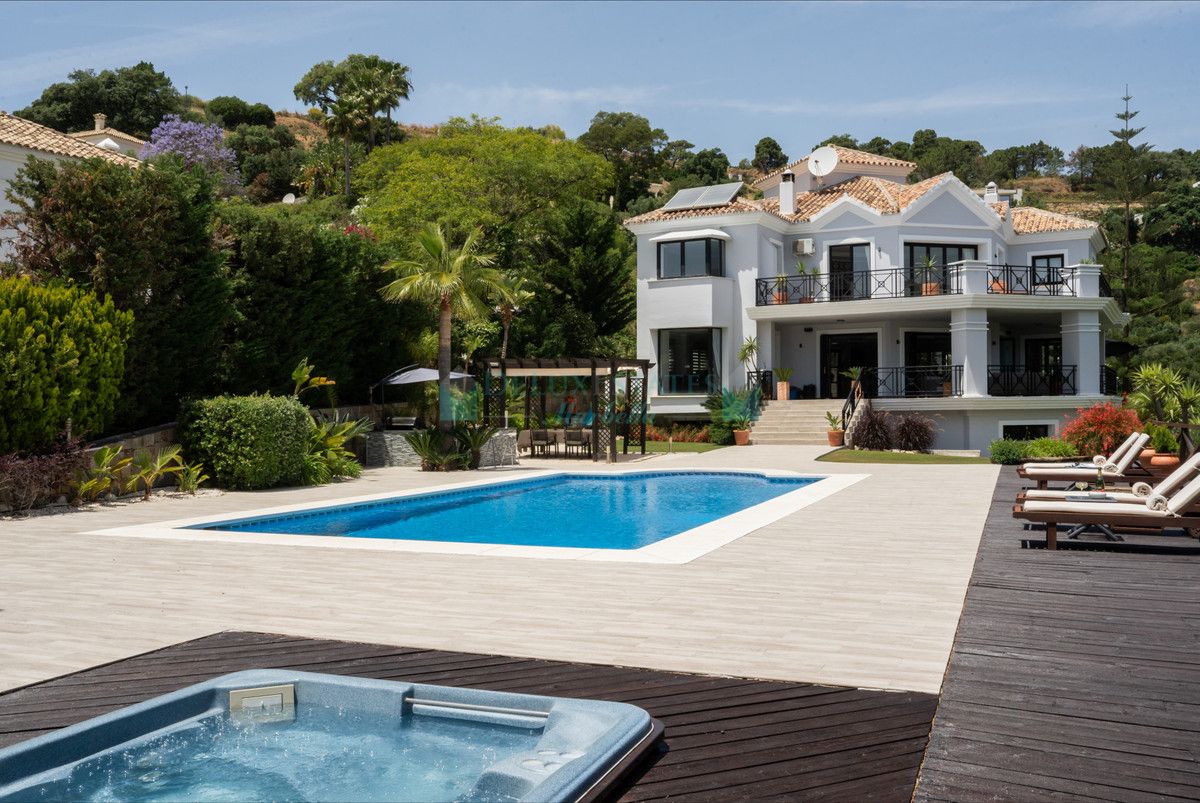 Villa for sale in Benahavis