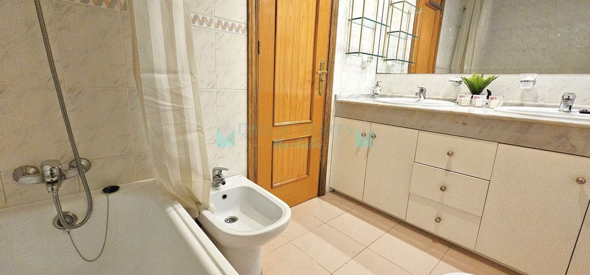 Apartamento Planta Baja en venta en El Rosario, Marbella Este