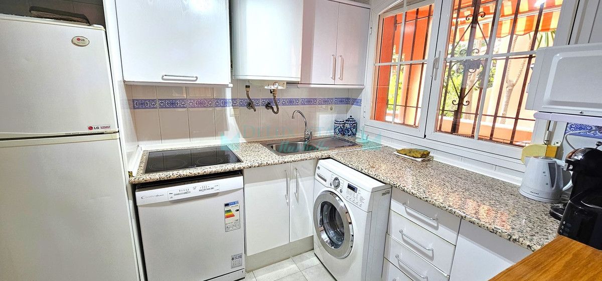 Apartamento Planta Baja en venta en El Rosario, Marbella Este