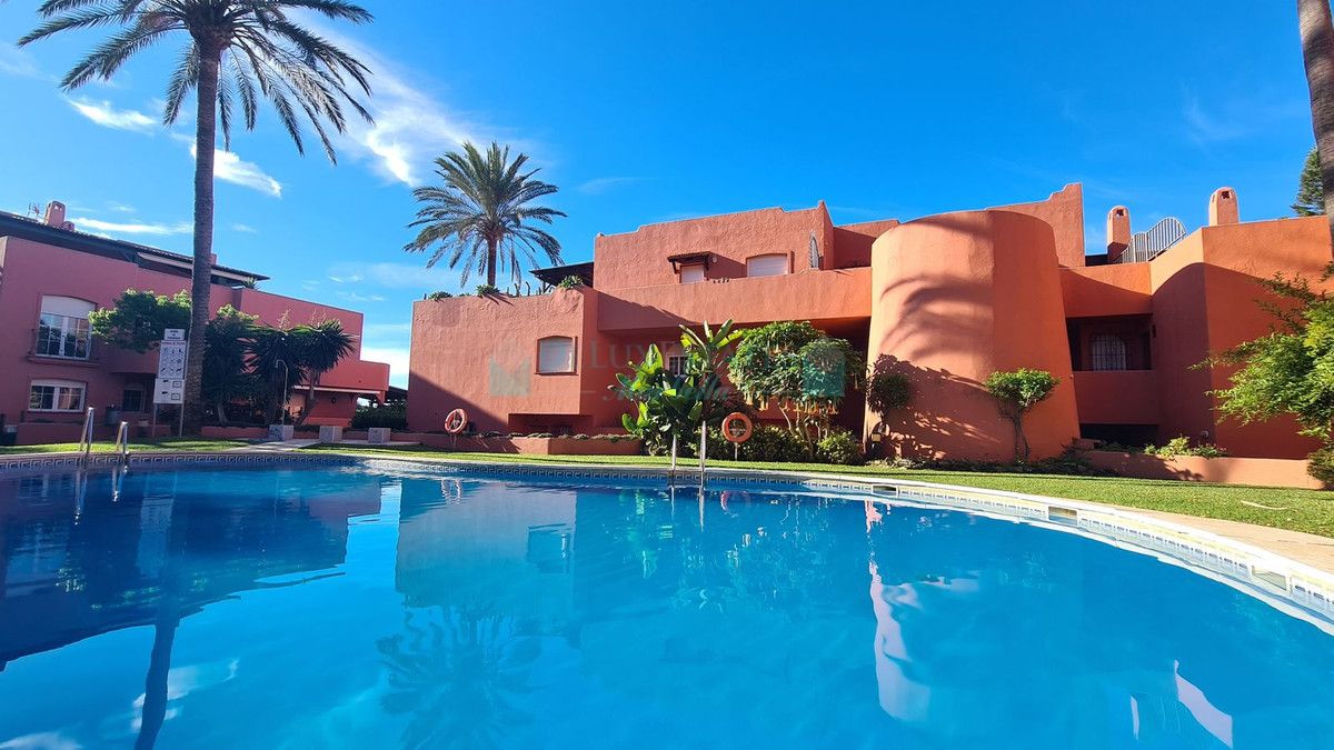 Apartamento Planta Baja en venta en El Rosario, Marbella Este