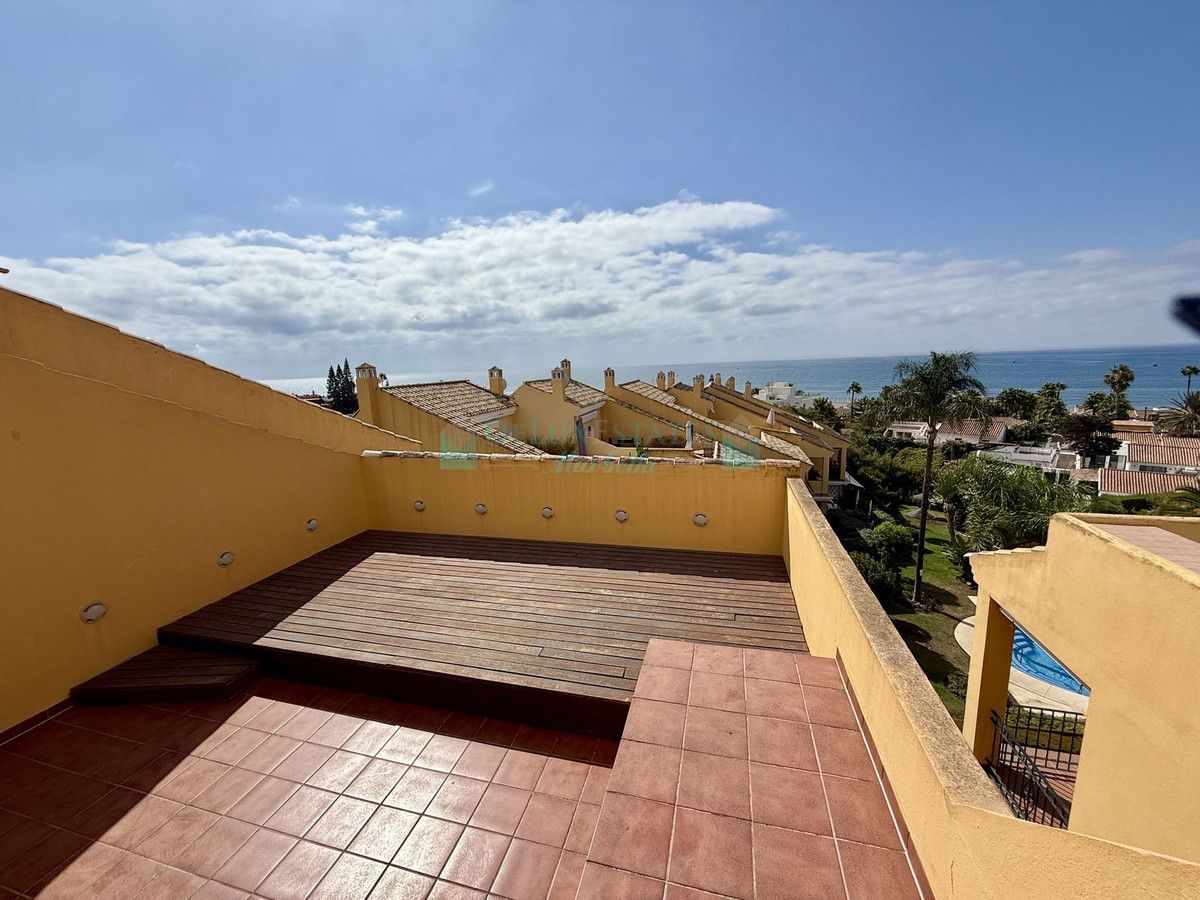 Villa Pareada en venta en Elviria, Marbella Este