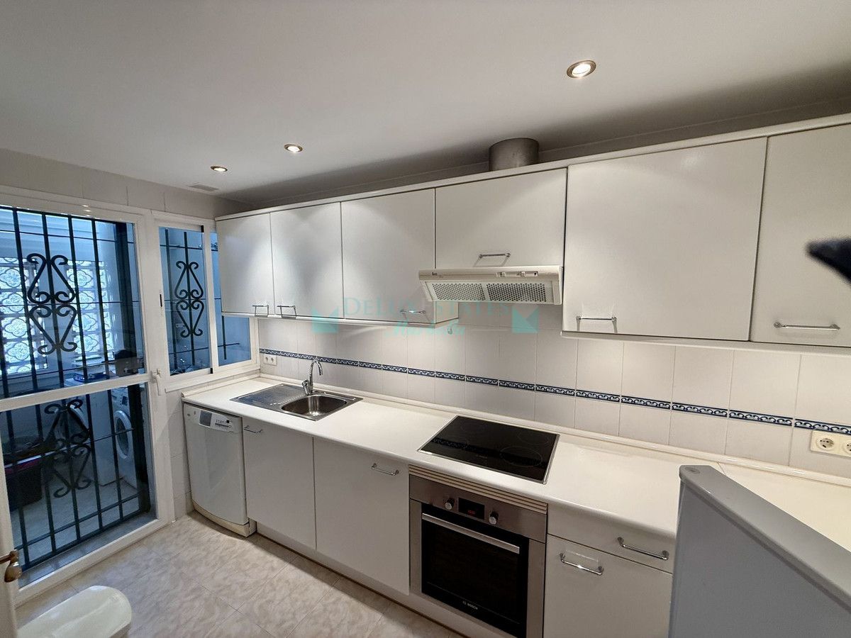 Villa Pareada en venta en Elviria, Marbella Este