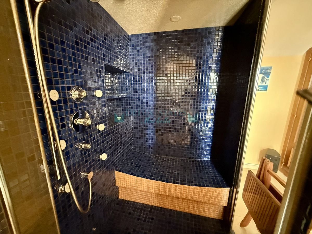 Villa Pareada en venta en Elviria, Marbella Este