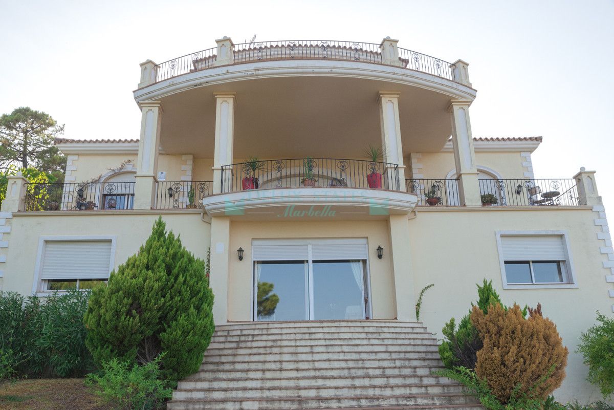 Villa en venta en Estepona