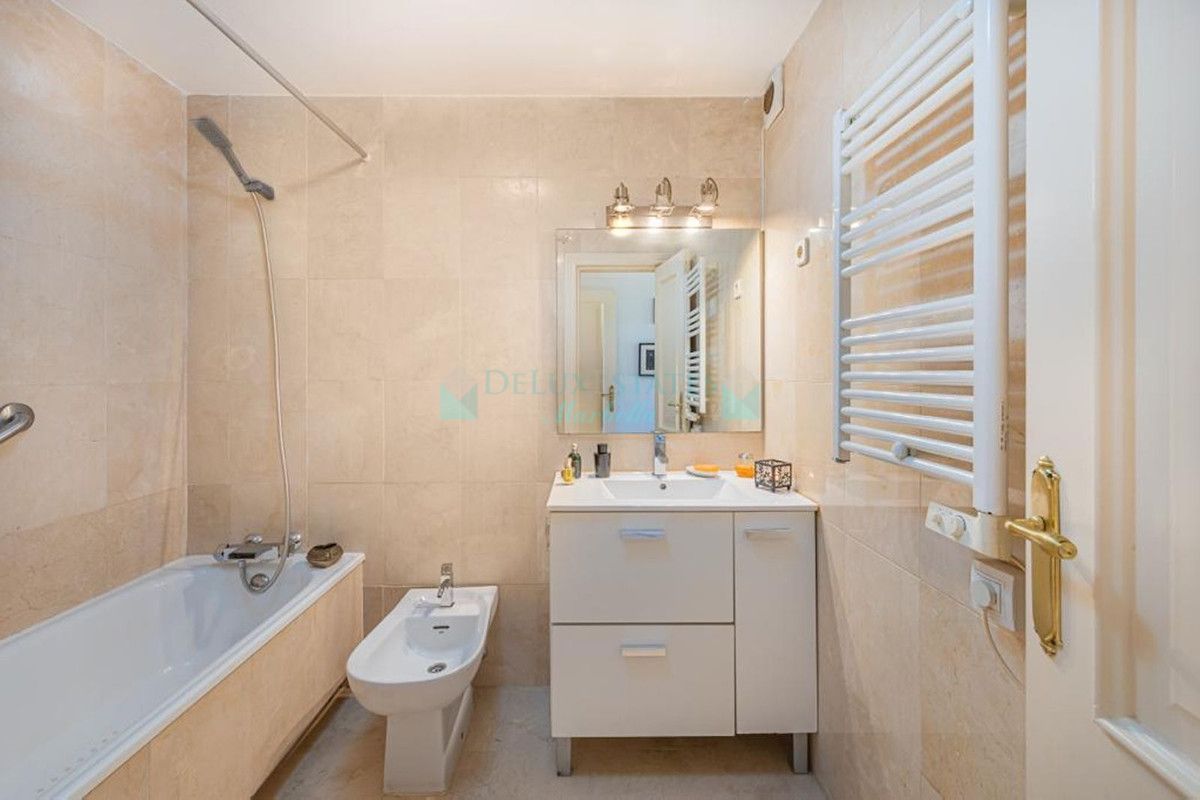 Ground Floor Apartment for sale in La Quinta, Benahavis