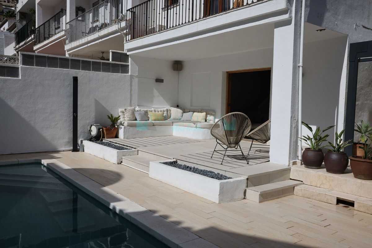 Villa Pareada en venta en Benahavis