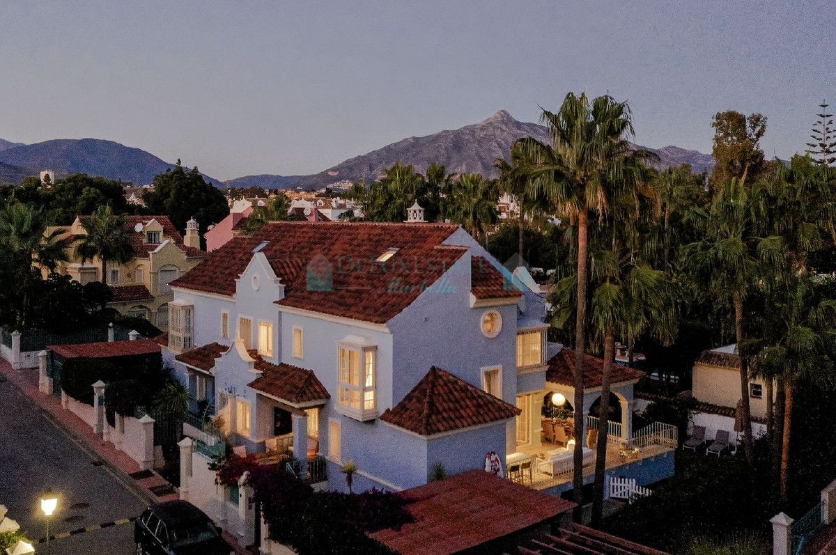 Semi Detached Villa for sale in Marbella - Puerto Banus