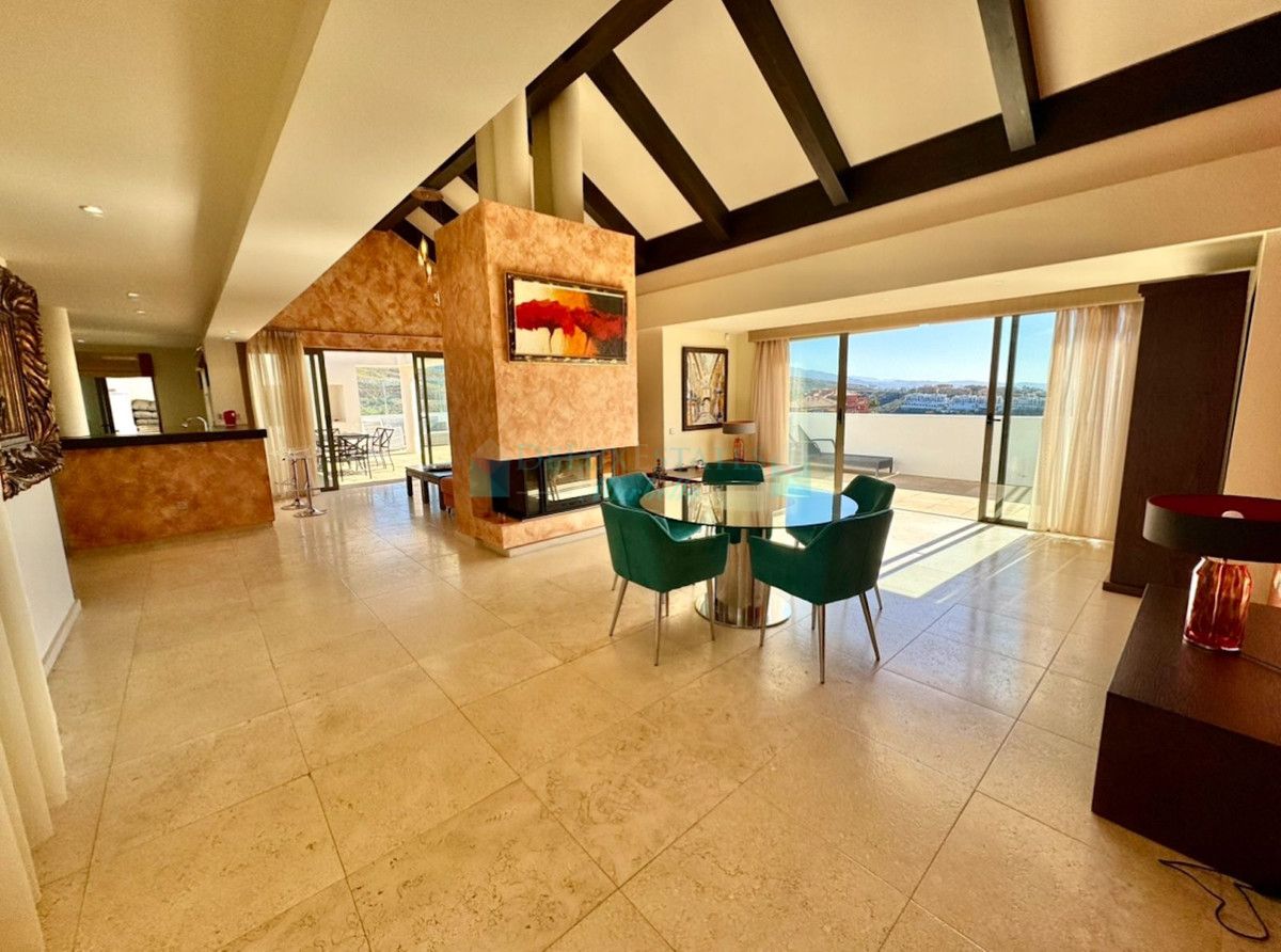 Penthouse for rent in New Golden Mile, Estepona