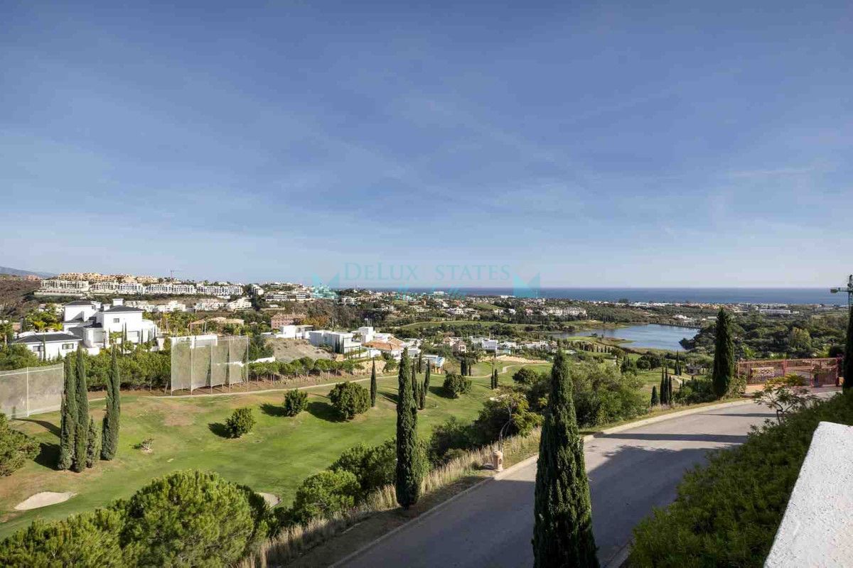 Penthouse for rent in New Golden Mile, Estepona