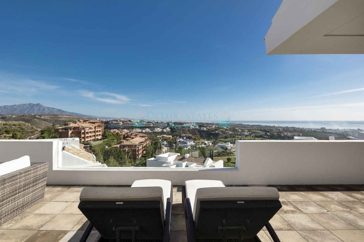 Penthouse for rent in New Golden Mile, Estepona