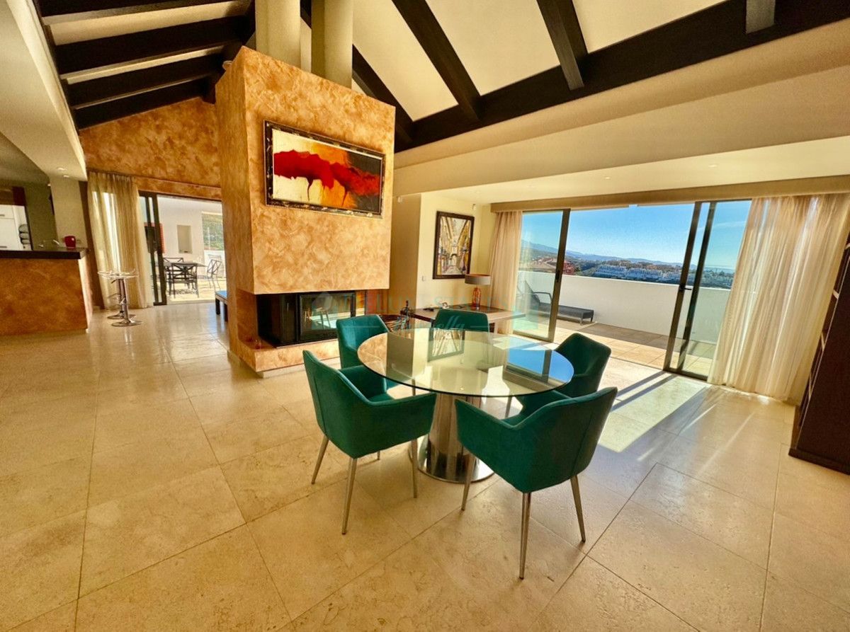 Penthouse for rent in New Golden Mile, Estepona