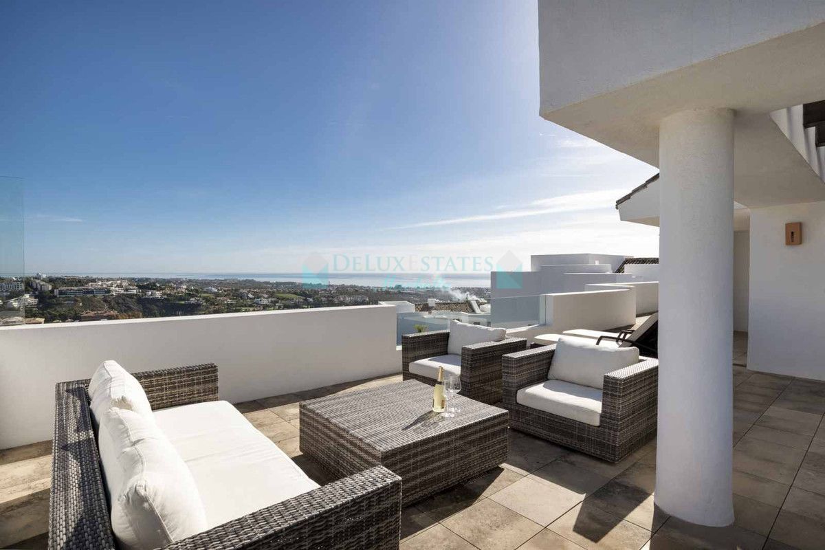 Penthouse for rent in New Golden Mile, Estepona