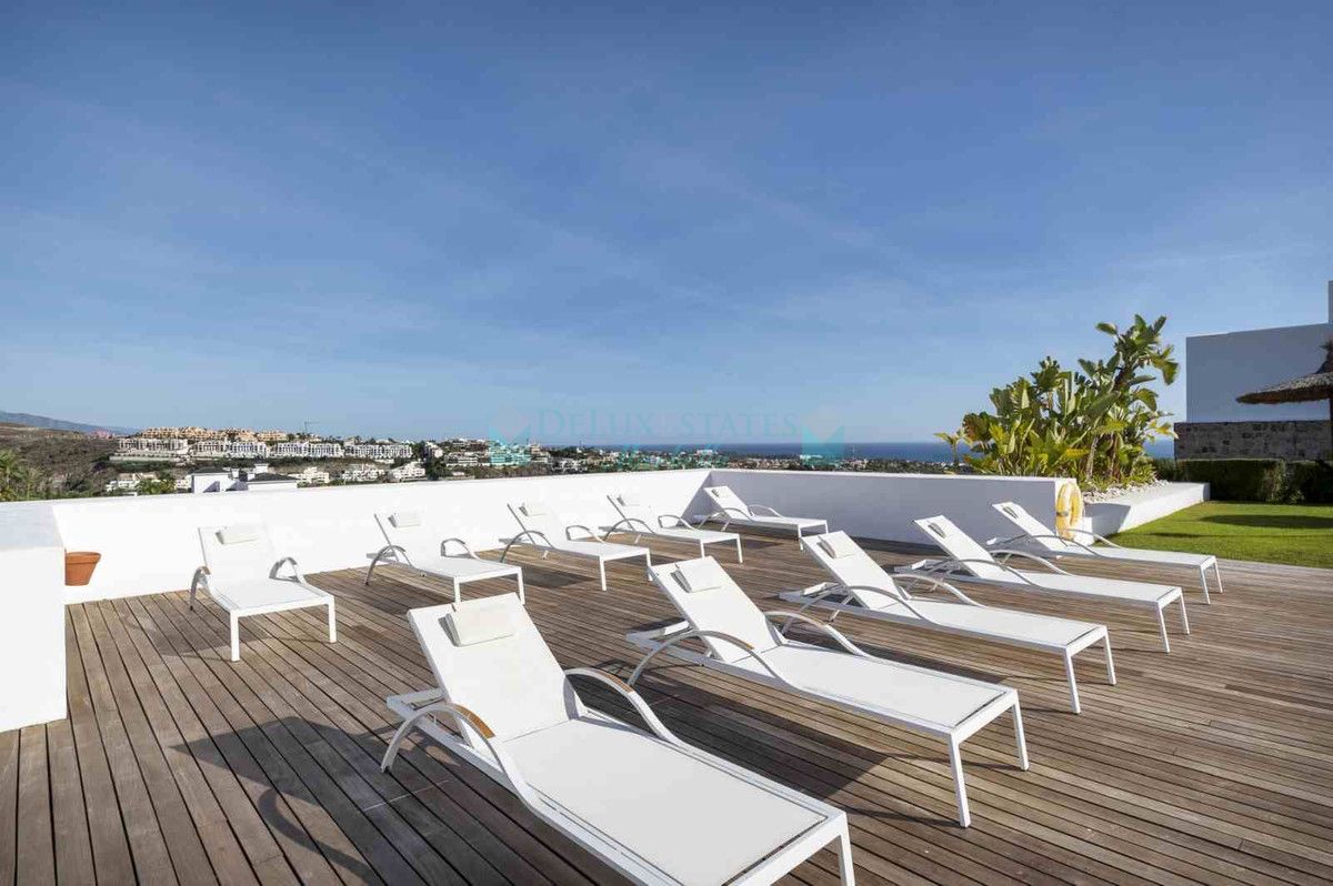 Penthouse for sale in Los Flamingos, Benahavis