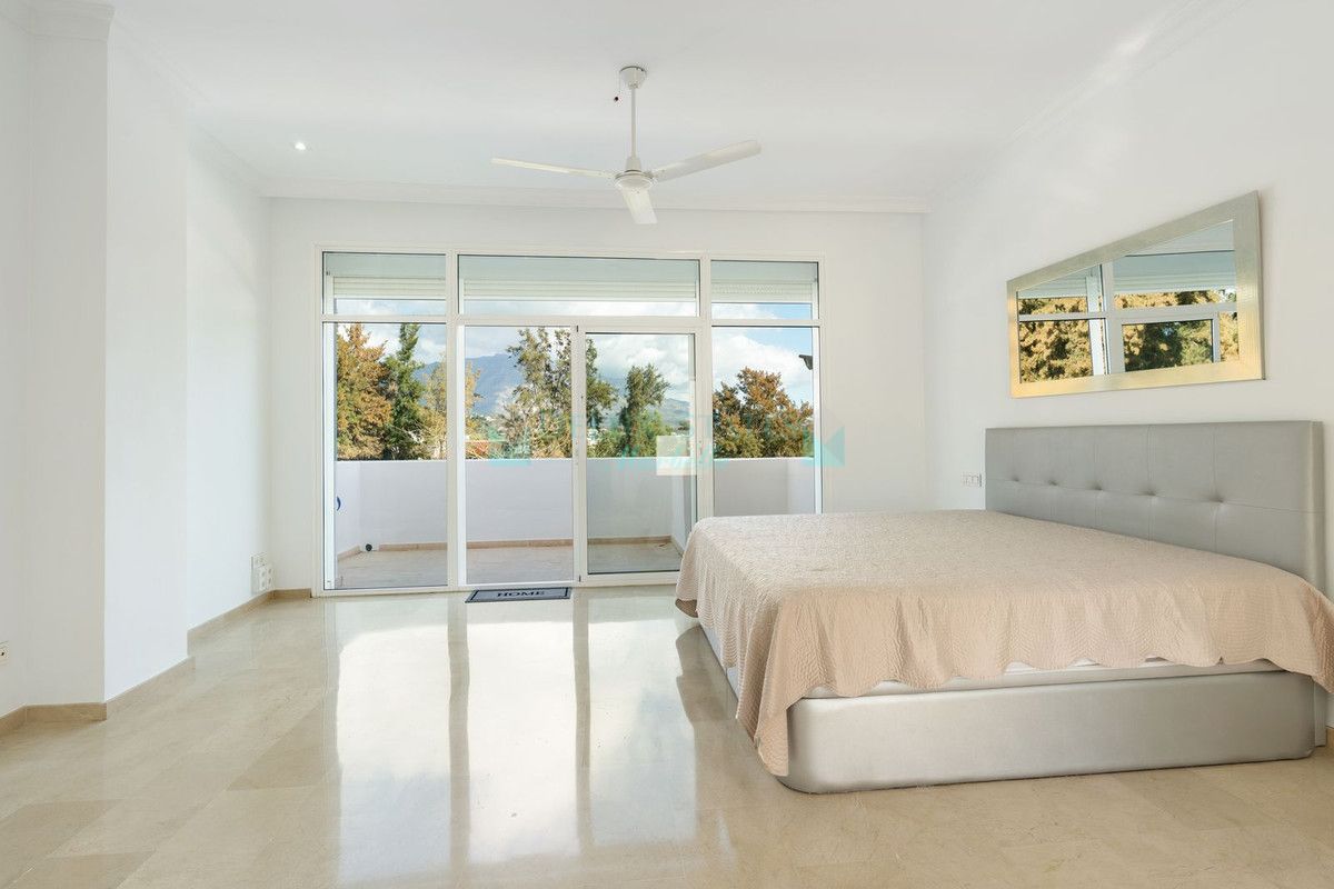 Apartment for sale in La Quinta, Benahavis