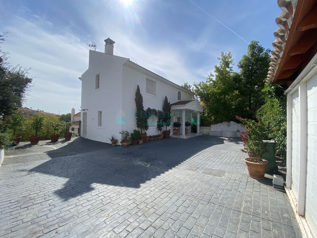 Villa en alquiler en Elviria, Marbella Este