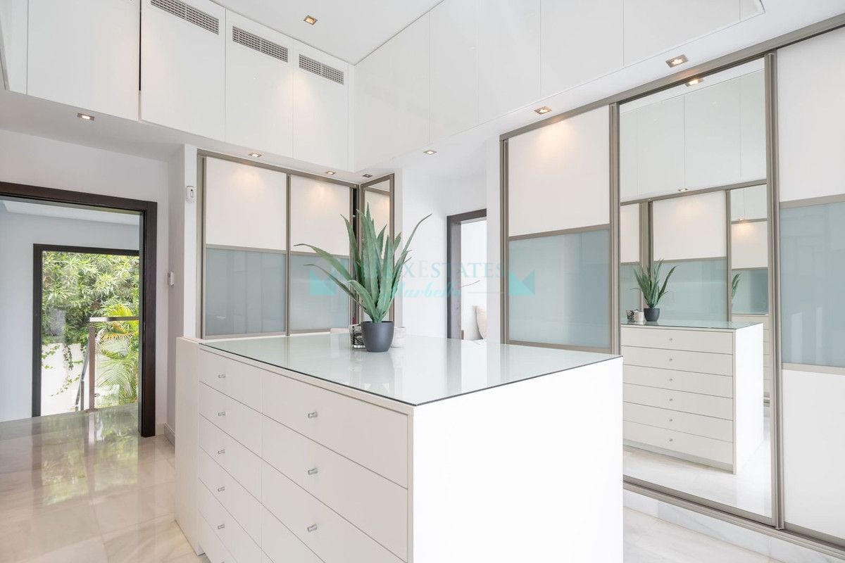 Villa for rent in Nueva Andalucia