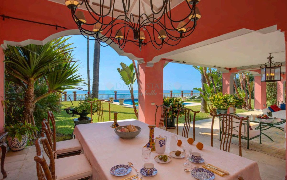 Villa for sale in New Golden Mile, Estepona